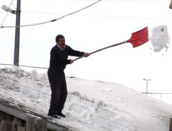 Çatılarda kar temizlemenin metotları