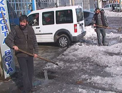 Karlar eriyor