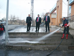 Belediye Kaldırımları Yıkıyor