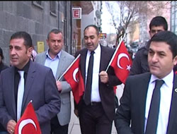 MHP Kars’a bayrak dağıttı