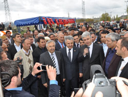 Bölünmüş yoldaki büyük buluşma