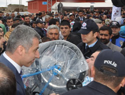 Emniyet, Digor Bacalı da hediye dağıttı