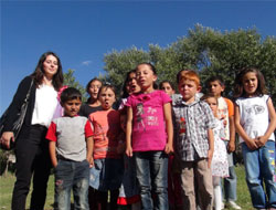 Elif öğretmeni çocuklar karşıladı