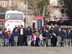Öğrenciler servis için eylemde