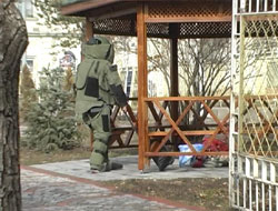 Şüpheli paketten elbise çıktı