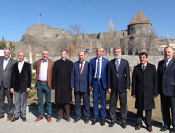 Bakan minareye çıktı