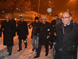 Başkan Karsı Kara Mahkum Bırakmadı