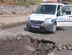 Polis otosu çukura düştü