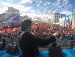 Davutoğlu Kars’ta Halka Seslendi