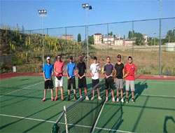 Tenis kursuna yoğun ilgi...