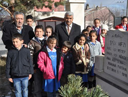 Şair Hıfzı, Mezarı Başında Anıldı