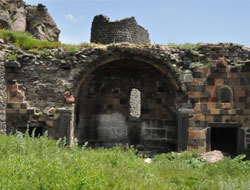 Karsta Uçucu Madde Kullananlar Kiliseyi Mesken Tuttu