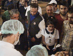 Arslan’dan demokrasi askerlerine yemek