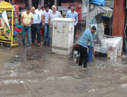 Kars’ta yağmur sele döndü