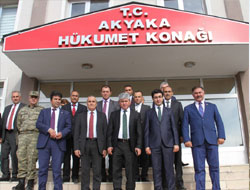 Vali Doğan Akyaka’da muhtarlarla buluştu