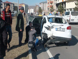 Ambulans kaza yaptı