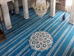 Evliya Camii’nin Halıları Yenilendi