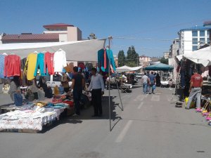 Bayram pazarı kuruldu