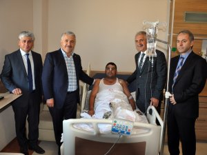Bakan Arslan,hasta ve hasta yakınlarıyla