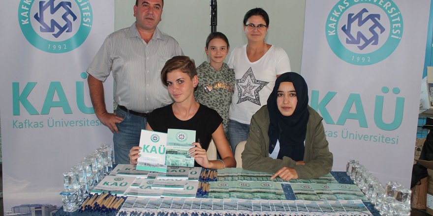 Kafkas Üniversitesi öğrencilerini karşılıyor