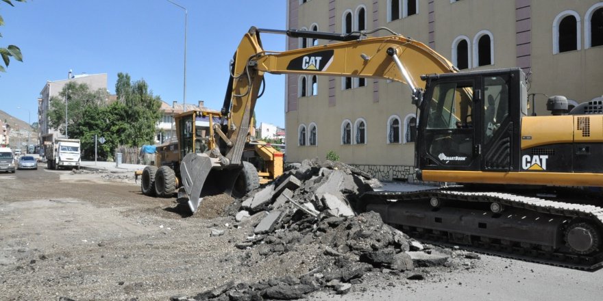 Kars’ın Cadde ve kaldırımlarına bakan ayarı