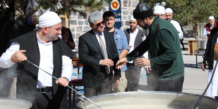 3 bin kişiye aşure dağıtıldı