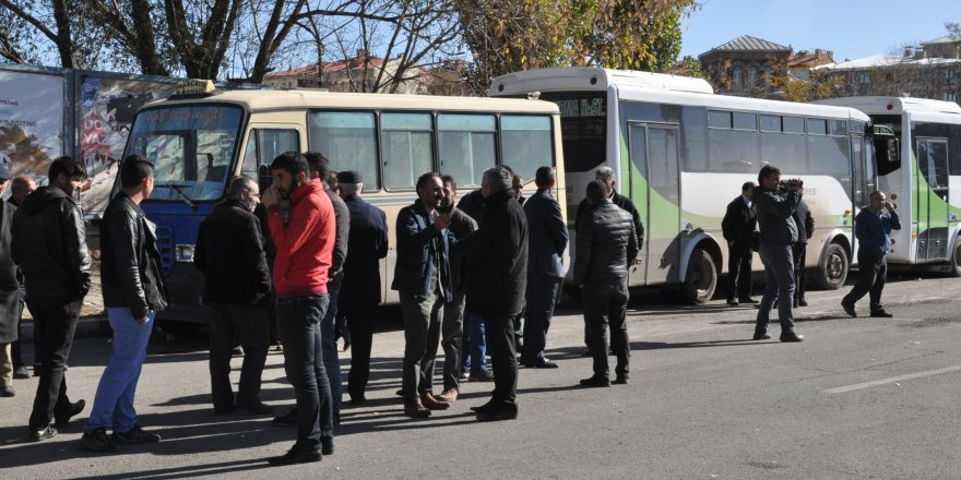 Kars’ta dolmuşçular kontak kapattı