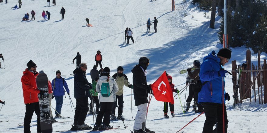 Kayak severlerden Sarıkamış’a yoğun ilgi