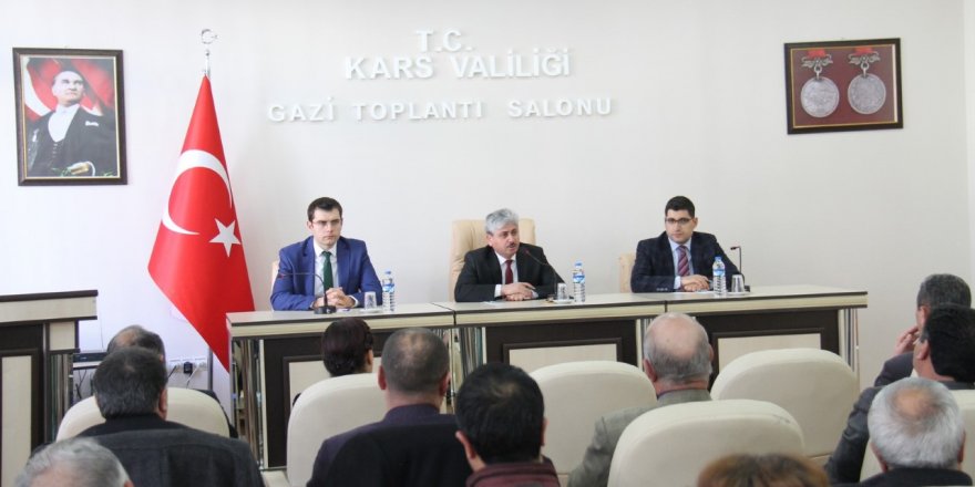 Kars Valisi Muhtarlarla Buluştu