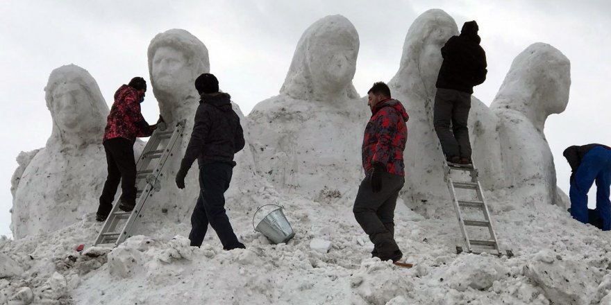 Sarıkamış’ta kardan heykellerin yapımı başladı