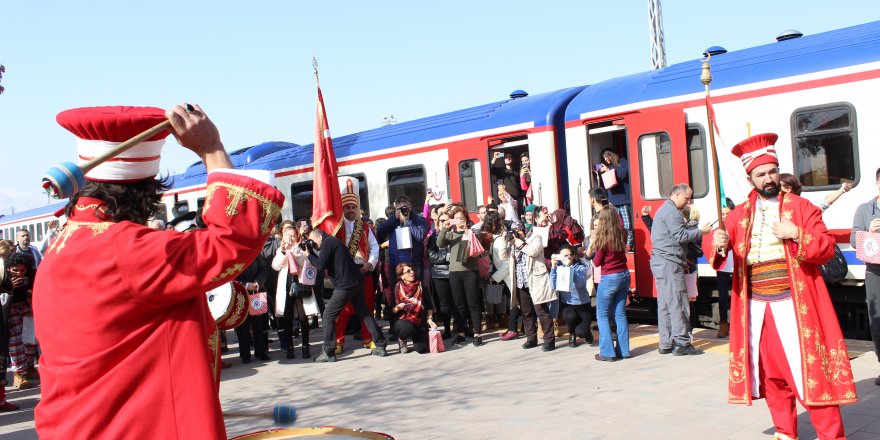 Doğu Ekspresi yolcularına mehterli karşılama