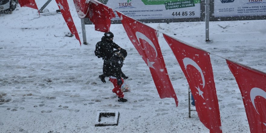 Bahar havası yerini kar yağışına bıraktı