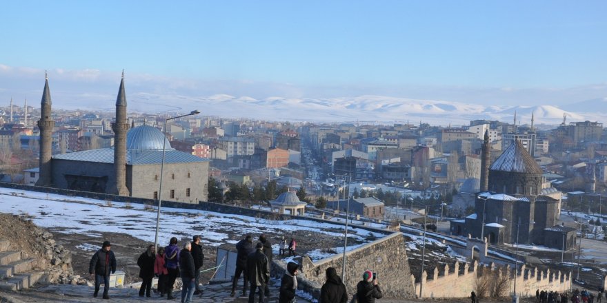 Kars Kalesi ve Kümbet Camisine yoğun ilgi 