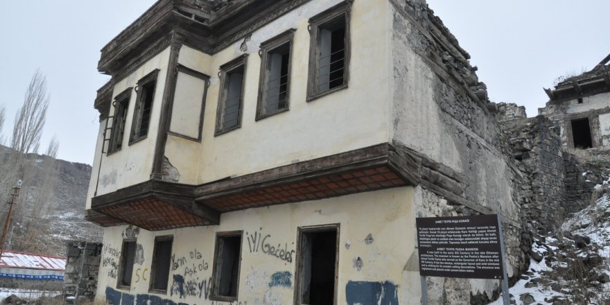 Tarihi Ahmet Tevfik Paşa Konağı yıkılıyor