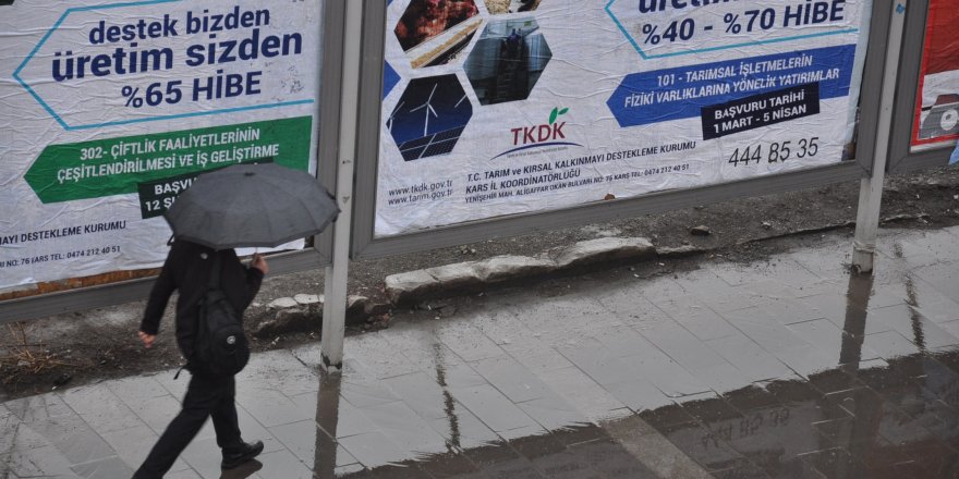 Kars'ta yüksek kesimlere kar, kent merkezine yağmur yağdı