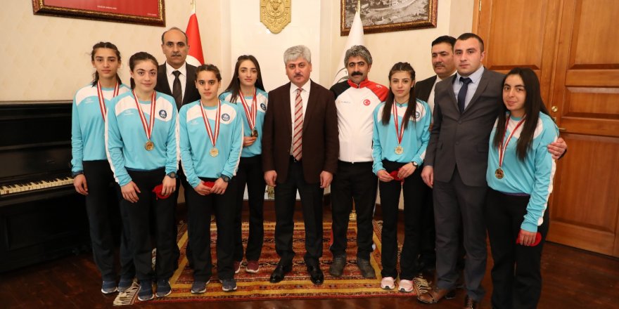 Başarılı Sporculardan Vali Doğan'a Ziyaret