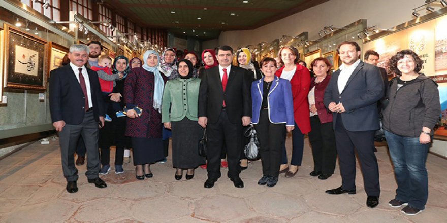Kars Valisi Rahmi Doğan'ın eşi Gülden Gülüzar Doğan İstanbul’da Sergi açtı