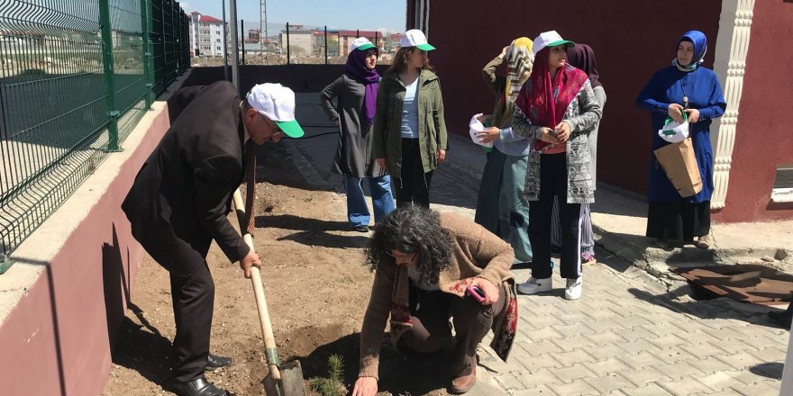 Kars KYK’dan ağaçlandırma seferberliği