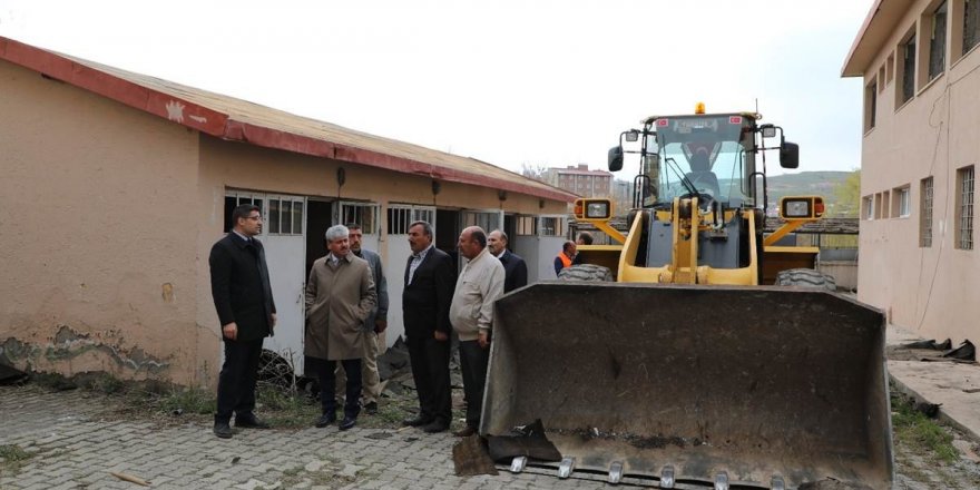 Vali Doğan, Gençlik Merkezinin yapılacağı yeri inceledi