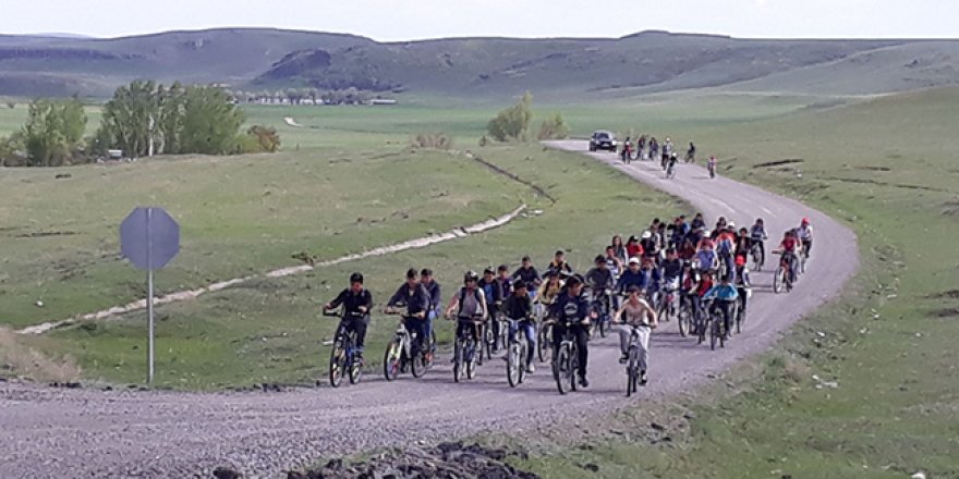 Akyaka'da öğrenciler pedal çeviriyor