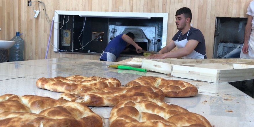 Sarıkamış'ta fırıncıların ve tatlıcıların zorlu mesaisi başladı