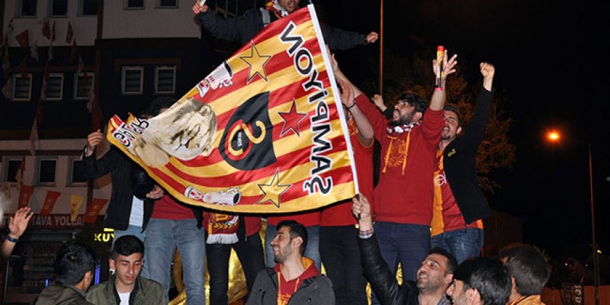 Kars’ta Galatasaraylılar sokaklara döküldü