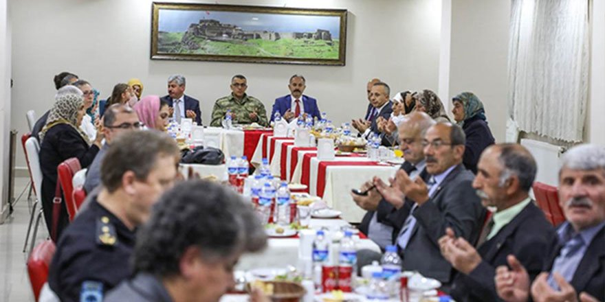 Kars Emniyeti, şehit aileleri ve gaziler onuruna iftar verdi