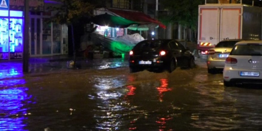 Kars yağmura teslim oldu