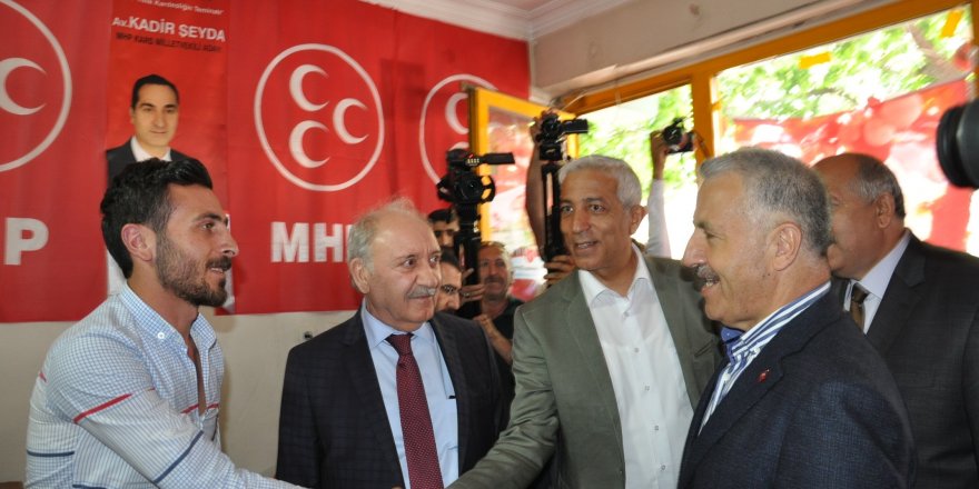 Bakan Arslan, MHP seçim bürosunu  ziyaret etti