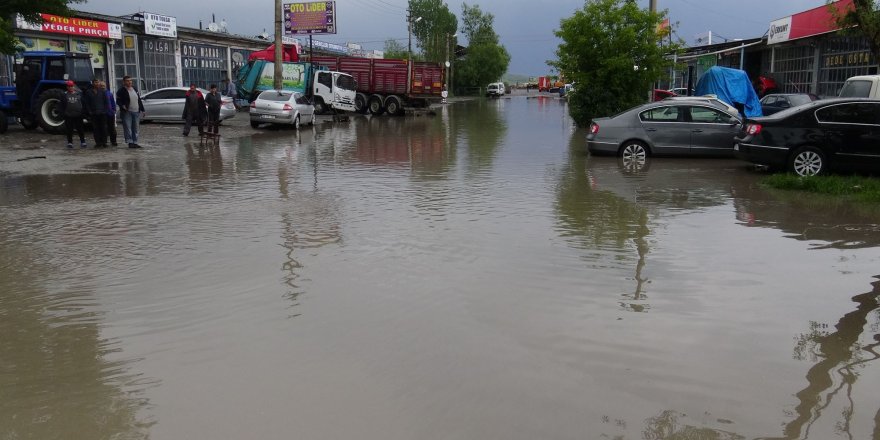 Kars’ta sanayi sitesi sular altında kaldı