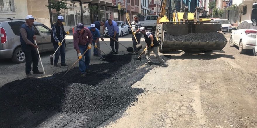 Kars Belediyesi Merkez ve Mahalle aralarında yama çalışması başlattı