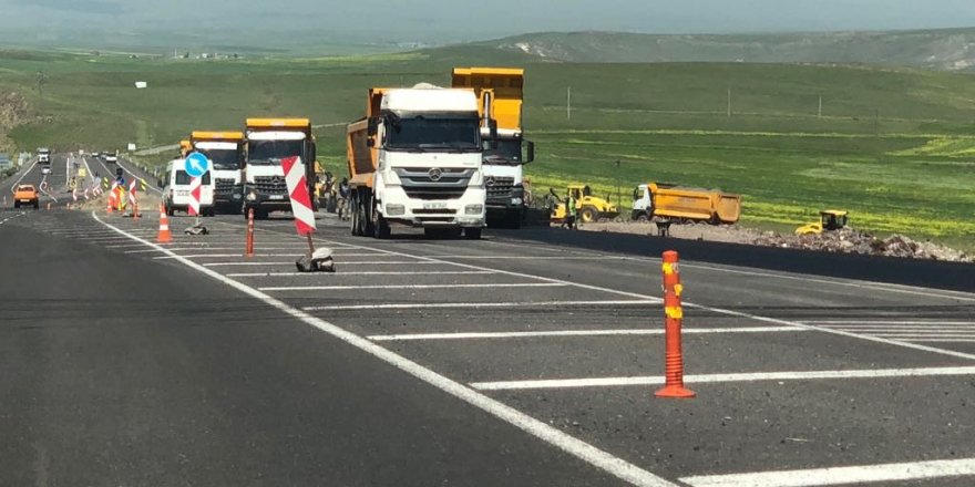 Kars'ta Karayolları Bölge Müdürlüğü yol çalışmalarını hızlandırdı