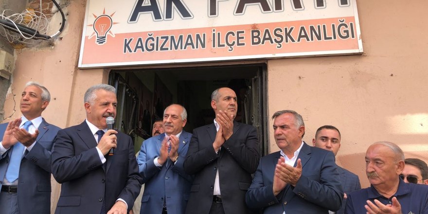 Bakan Ahmet Arslan Kağızman’ı ziyaret etti