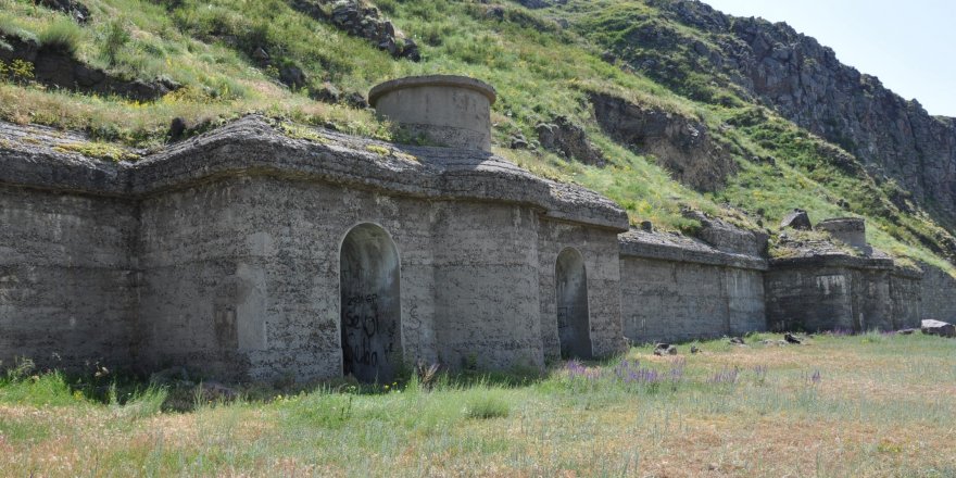 Kars’ta tarihi tabyaların durumu içler acısı